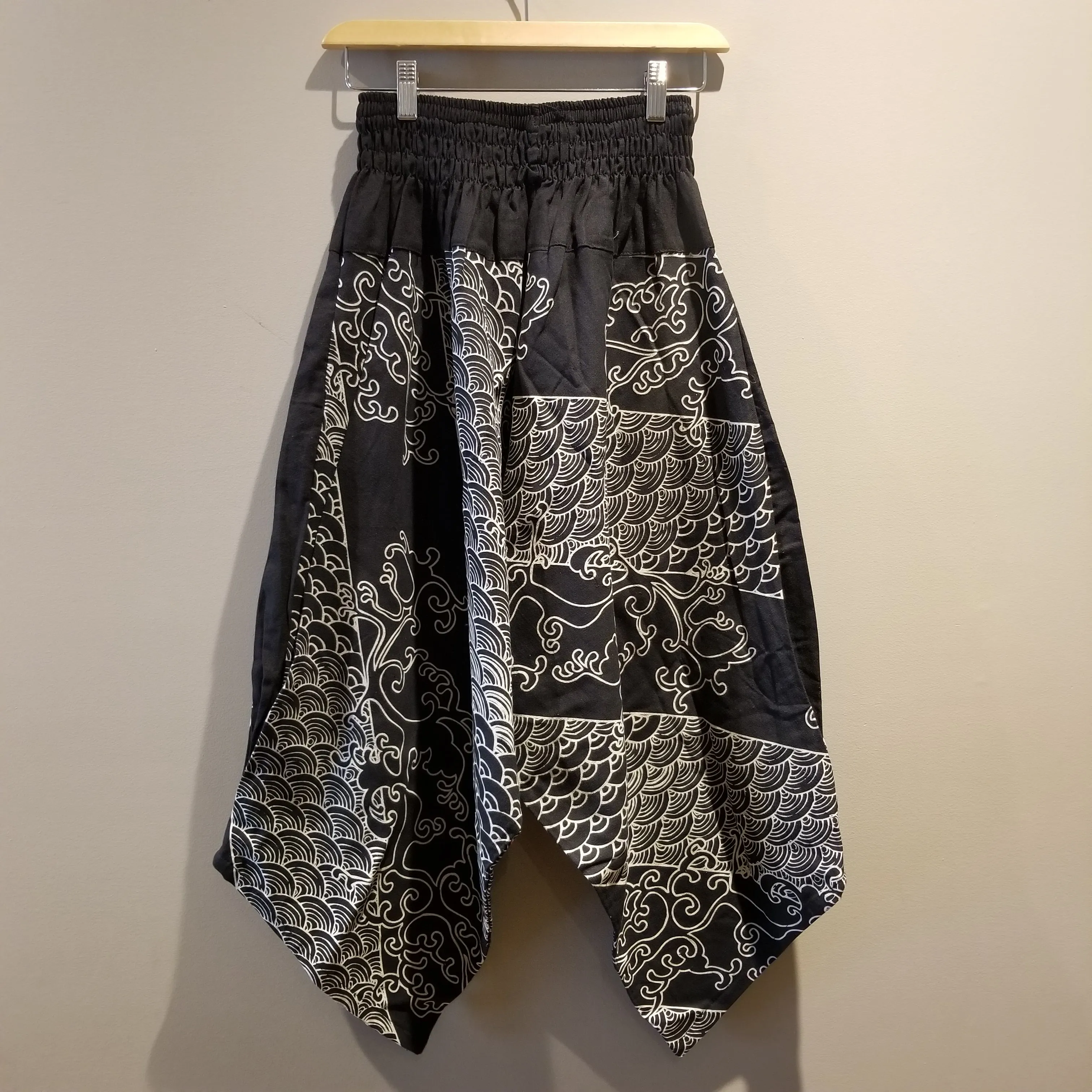 Black Two Waves Elastic Waist Samurai Pants